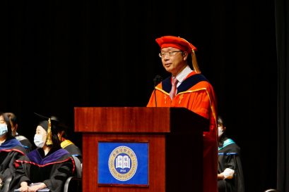 浸大持續教育學院院長鍾志杰教授鼓勵同學敢於懷抱盼望和理想，面對逆境迎難而上。
