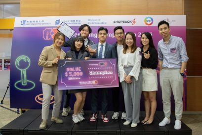 四位传理学二年级同学组成的队伍「Hong Kong 4 Aces」表现令人眼前一亮，凭借创新的宣传策略，勇夺冠军。