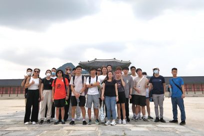 學員參觀歷史悠久的景福宮，感受韓國的歷史文化魅力。