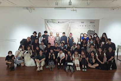 浸大國際學院視覺藝術副學士畢業展2023以「蔓步」為主題，展出36位同學的創作，共40多件作品。