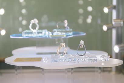 師生得奬珠寶作品展部分展品 ── 學院兼任導師吳嘉儀設計的戒指「Homeless」於2020年勇奪「IDA國際設計大獎金獎」。