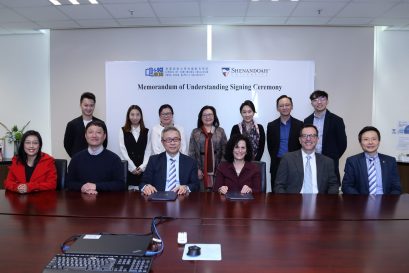 The signing ceremony was attended by Prof. Ronald Chung, Dean of SCE, HKBU (front row, 3rd left), Prof. Amy Sarch, Associate Provost for Academic Affairs at SU(front row, 3rd right), and Prof. Jeff Coker, Dean of the College of Arts and Sciences (front row, 2nd right), along with other teaching colleagues from SCE.