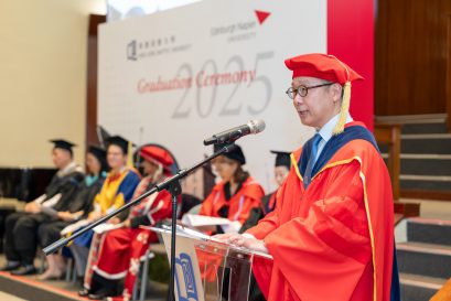 浸大持續教育學院院長鍾志杰教授讚揚畢業生的勤奮與堅韌，並鼓勵他們繼續追求個人成長與專業發展。