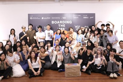 浸大国际学院视觉艺术副学士毕业展2025以《上咗「察」船》为主题，表达了同学在探索艺术领域的航途上患得患失的迷思与观察。