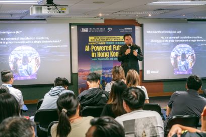 古星辉先生形容AI为「通用翻译机」，一机在手，掌握全世界。