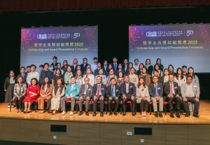 学院今年向407名学士学位、副学位、文凭及证书课程的学员及毕业生颁发总值近港币340万元的奖学金和奖项。