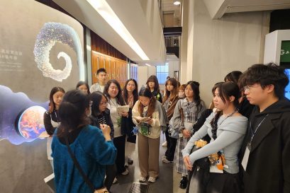 除了到访幼儿园进行交流，学员还参观了博物馆，以了解当地的风土人情。