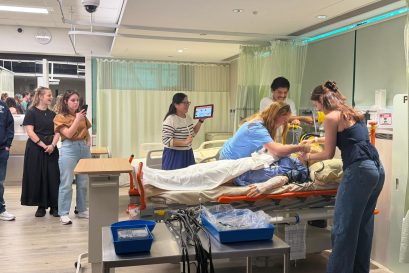 Under the guidance of staff from SCE’s Division of Nursing Education, SU students visited the Nursing Lab and the SCE Innovative Gerontological Learning Hub and took part in hands-on clinical practice.