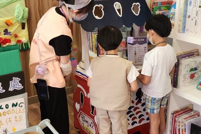 义工团队精心设计了多个游戏摊位，让参加者在充满创意和趣味的互动中享受轻松愉快的时光。