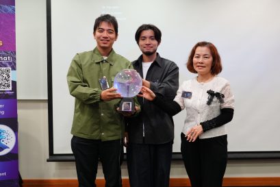 Dr Marianna Tsang (right), Mr Hui Yin (middle) and Mr Harvey Man (left), officiated at the launching ceremony of the Global Virtual Exchange Masterclass Series.
