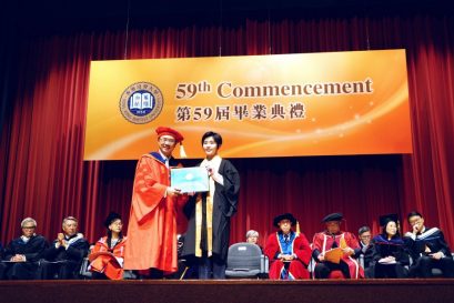 浸大持續教育學院院長鍾志杰教授衷心恭賀畢業同學踏上人生重要的新里程。